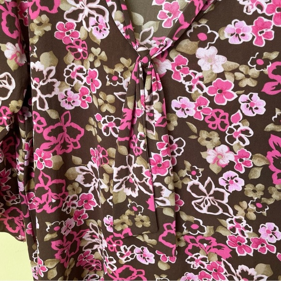 Lane Bryant Women’s Size 18/20 Brown Pink white top with tie at front neckline - Picture 3 of 9